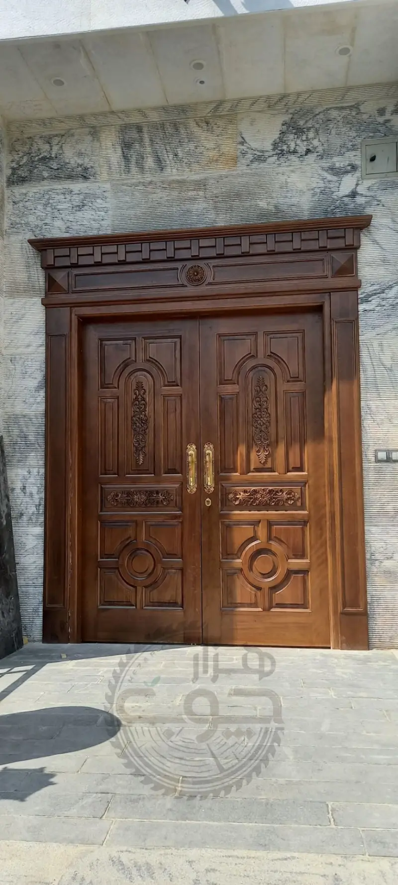 درب تمام چوب لابی